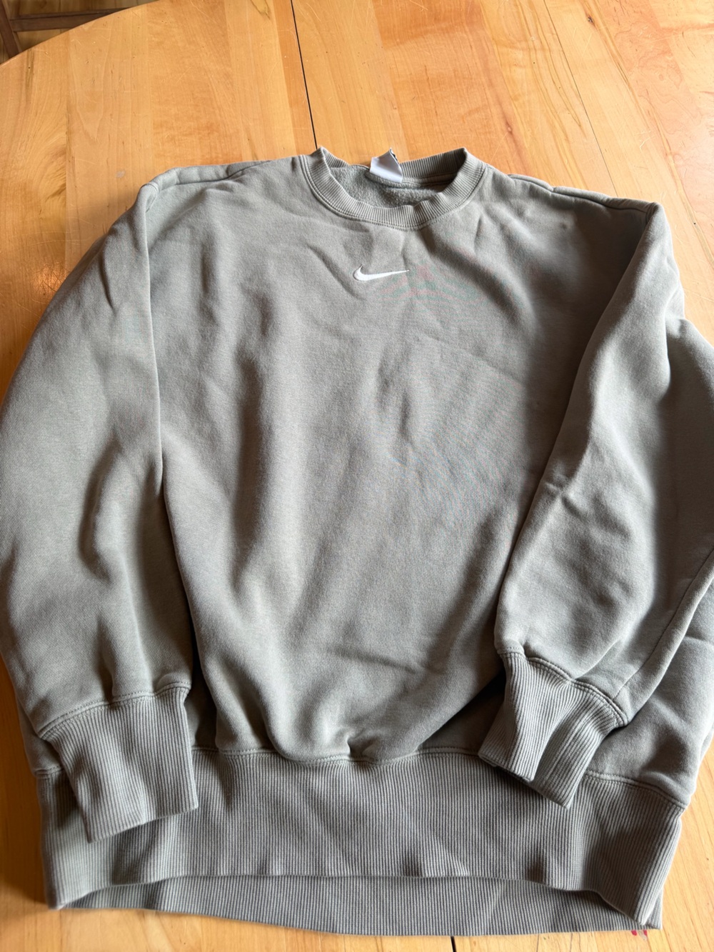 Nike Men’s Light Gray Crewneck Sweatshirt